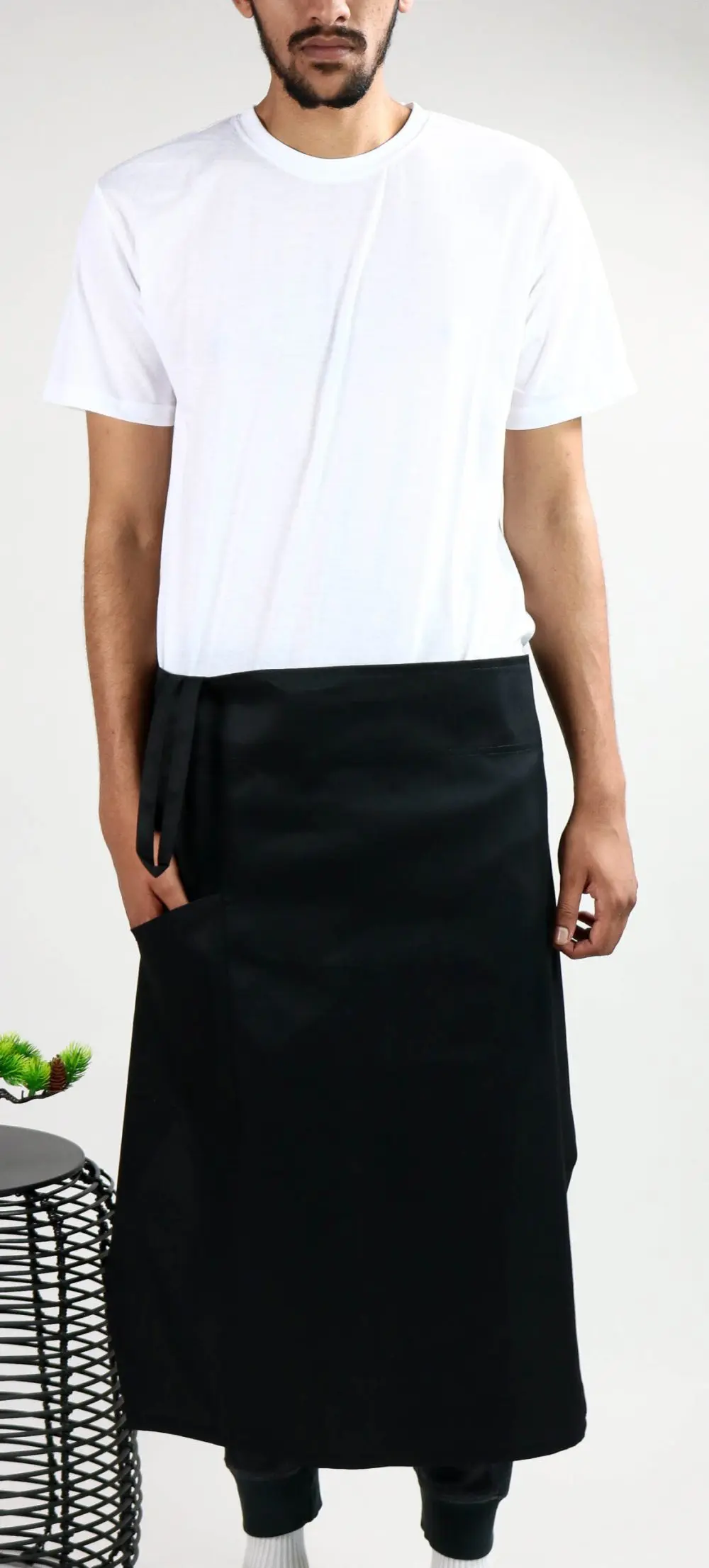 Man Wearing Black Classic Tapered Bistro Apron